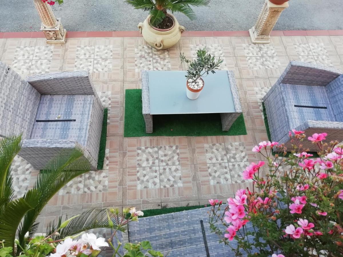 H.Ave Bed & Breakfast ปอมเปอี ภายนอก รูปภาพ
